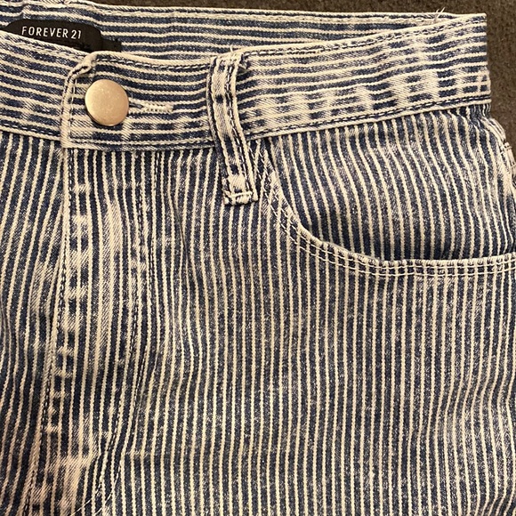 Forever 21 Shorts - Picture 7 of 8